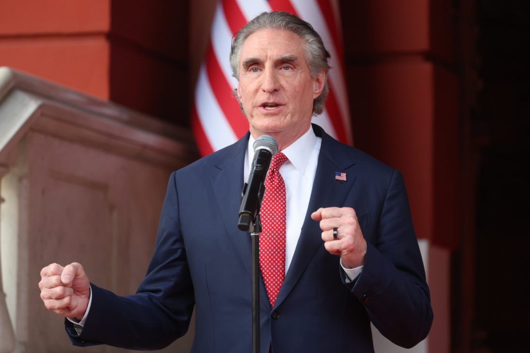 EE UU trasladó 100 millones de dólares en oro desde Venezuela EE UU trasladó 100 millones de dólares en oro desde Venezuela