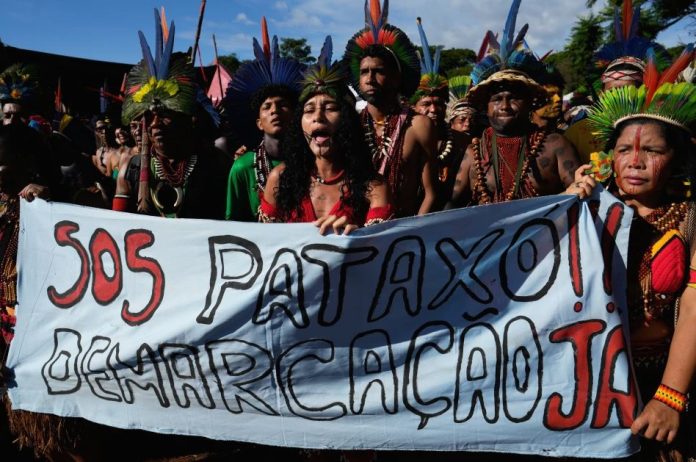 Líderes indígenas marcharon en Brasil en medio de disputas por tierras Líderes indígenas marcharon en Brasil en medio de disputas por tierras