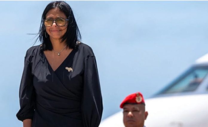 Delcy Rodríguez llegó a Granada para su primer viaje oficial como mandataria encargada
