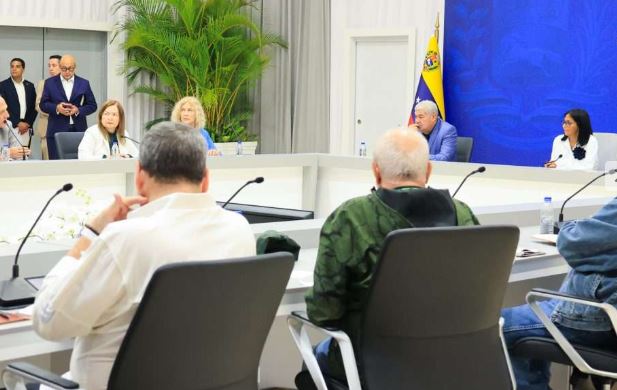 Ejecutivo declara sesión permanente de diálogo laboral «hasta alcanzar consensos» Ejecutivo declara sesión permanente de diálogo laboral «hasta alcanzar consensos»