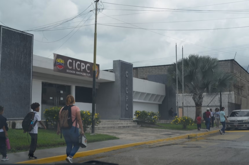 Detienen a mujer por enterrar a su hija recién nacida en el jardín de su casa Detienen a mujer por enterrar a su hija recién nacida en el jardín de su casa