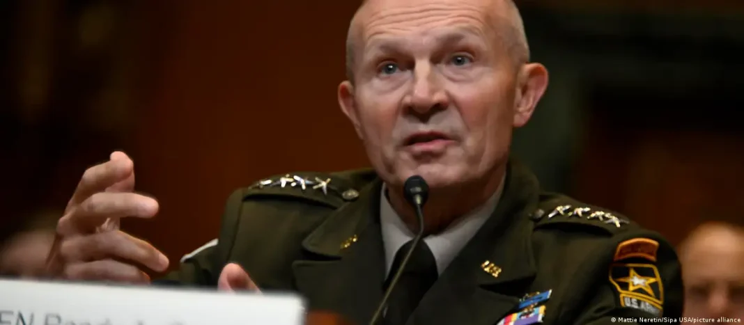 EE UU destituye a jefe del Estado Mayor en plena guerra EE.UU. destituye a jefe del Estado Mayor en plena guerra