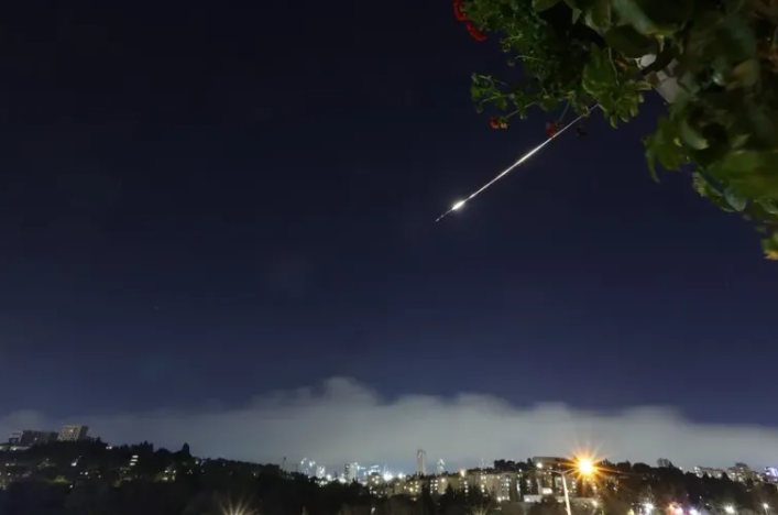 Irán lanza oleada 92° de ataques contra objetivos de EE UU. e Israel Irán lanza oleada 92° de ataques contra objetivos de EE.UU. e Israel