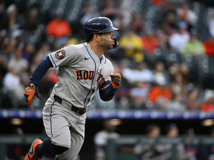 José Altuve triplicó y superó los 2.400 hits José Altuve triplicó y superó los 2.400 hits