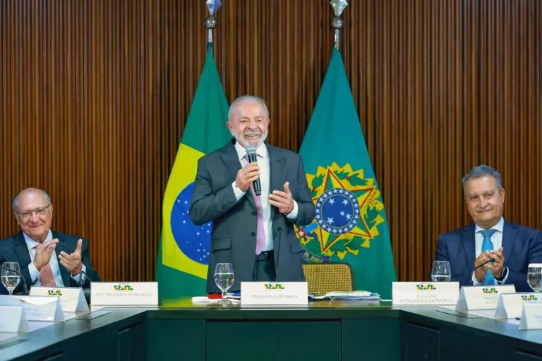 Lula da Silva hace 18 cambios ministeriales de cara a elecciones