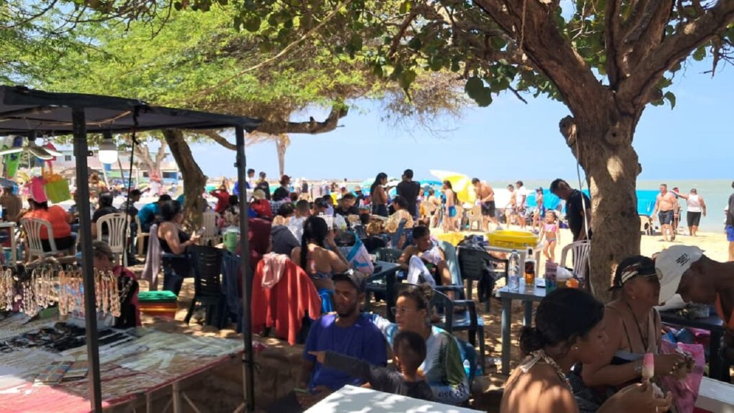 Prestadores de servicios turísticos reportan buena afluencia de visitantes en Península de Paraguaná