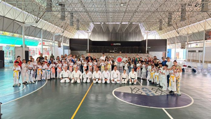 Clase Especial de Fit Combat a beneficio de atletas infantiles Clase Especial de Fit Combat a beneficio de atletas infantiles