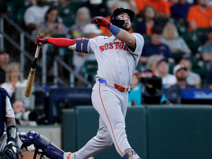 Wilyer Abreu continúa encendido en las Grandes Ligas