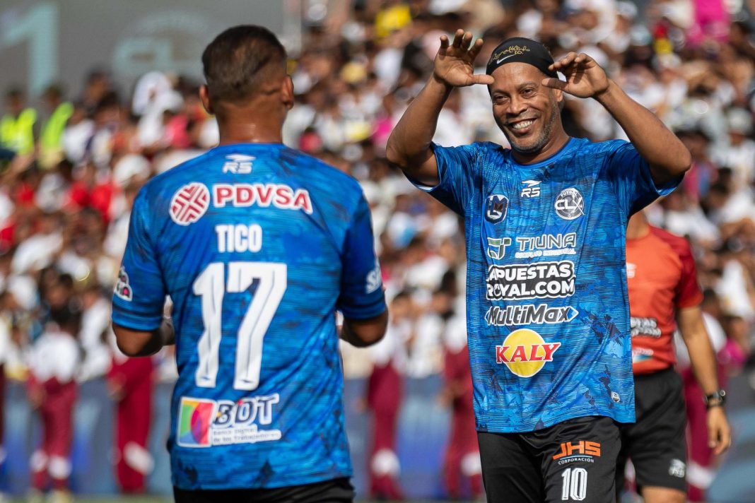 Ronaldinho lideró partido de exhibición en Petare
