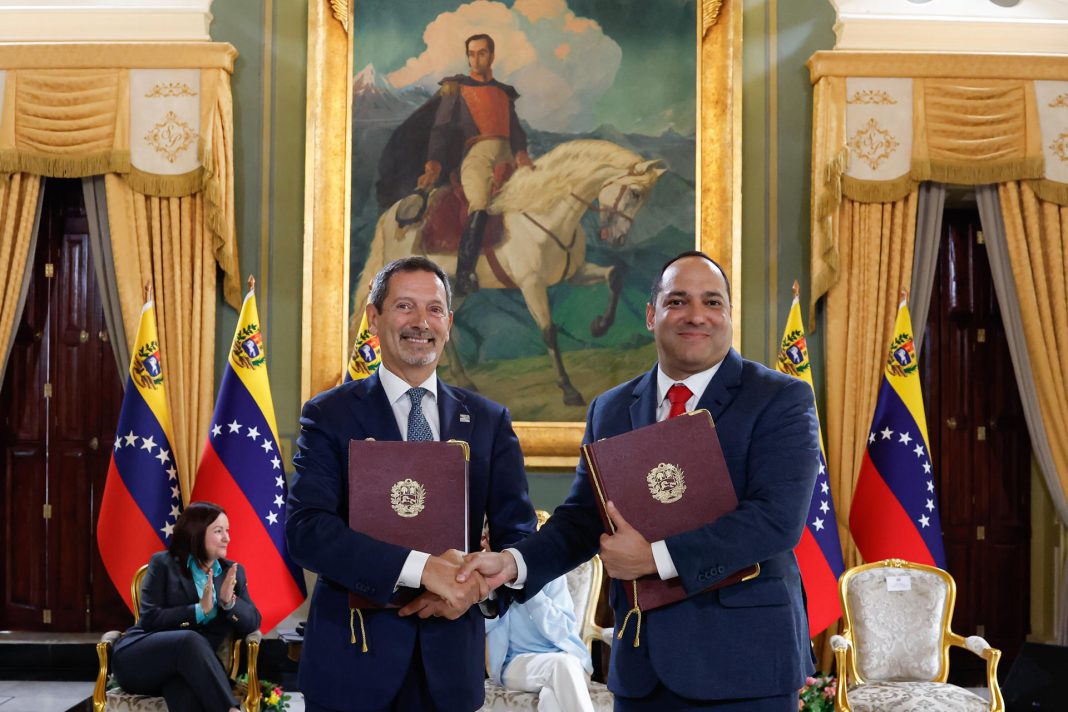 Venezuela y transnacional tecnológica firmaron acuerdo preliminar de explotación de crudo y gas