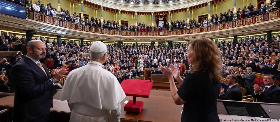 León XIV lanza un alegato por la paz en el congreso español