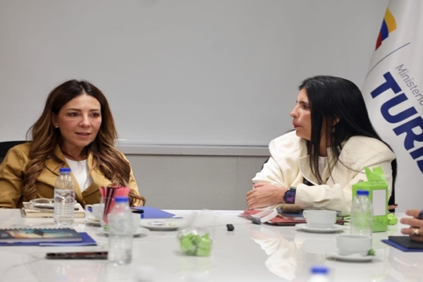 Autoridades evalúan apertura de la conexión aérea directa ente Italia y Venezuela