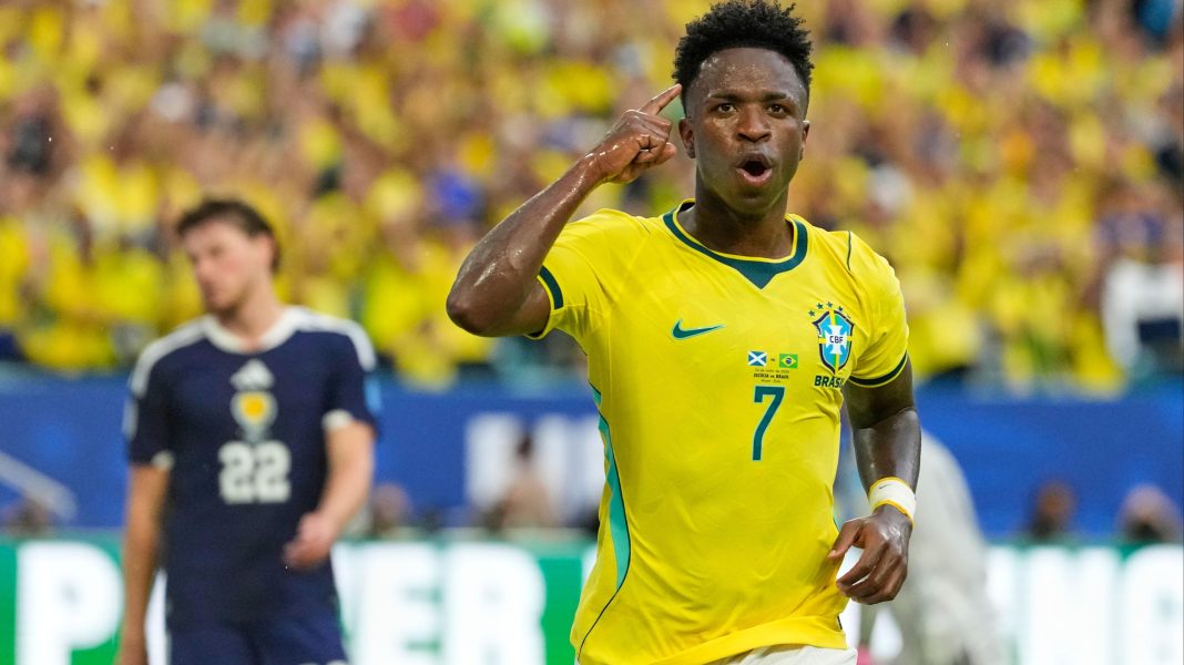 Brasil golea y pasa primera de grupo