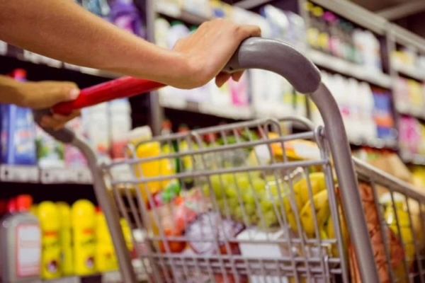 Cadenas de automercados y farmacias toman medidas para garantizar abastecimiento