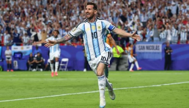 Argentina golea 3-0 a Argelia con triplete histórico de Messi