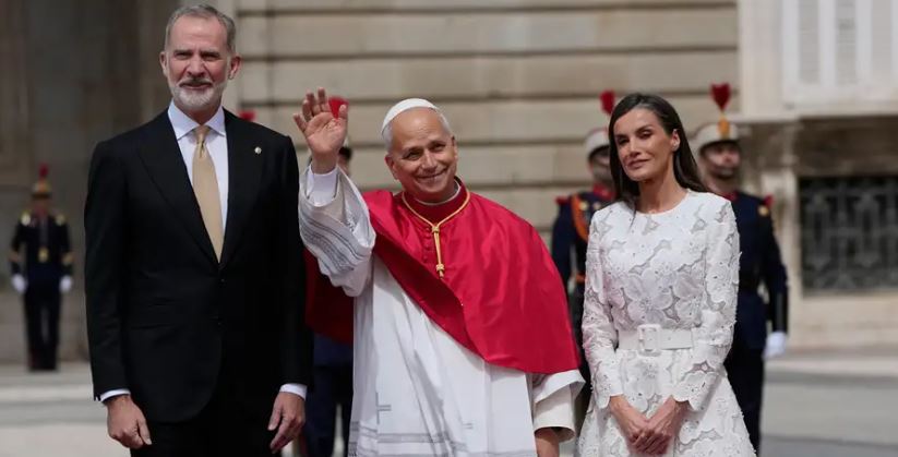 Reyes de España reciben al papa León XIV en Madrid