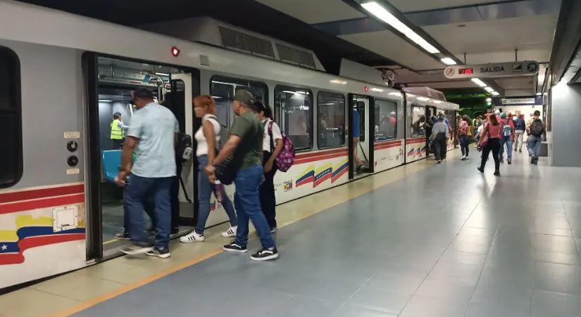 Metro de Valencia reanudó sus servicios y funciona como centro de acopio