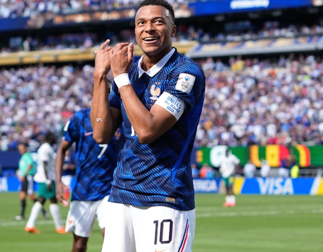 Mbappé firmó doblete y Francia venció 3-1 a Senegal