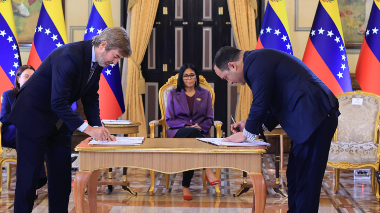 Pdvsa y Repsol desarrollarán proyectos en materia de crudo y gas