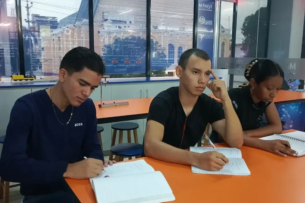 Centro Didáctico de Carabobo dictó taller de geometría computacional a universitarios