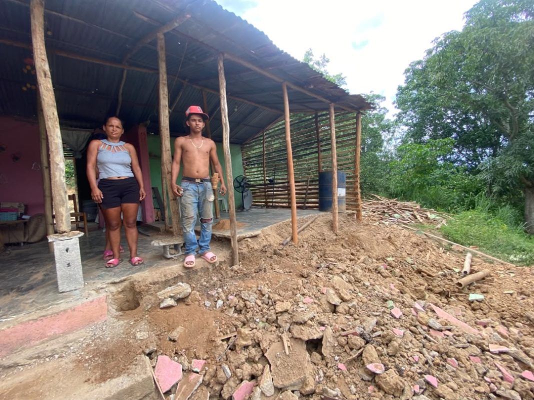 El Cambur sobrevive entre réplicas al terror del doble terremoto
