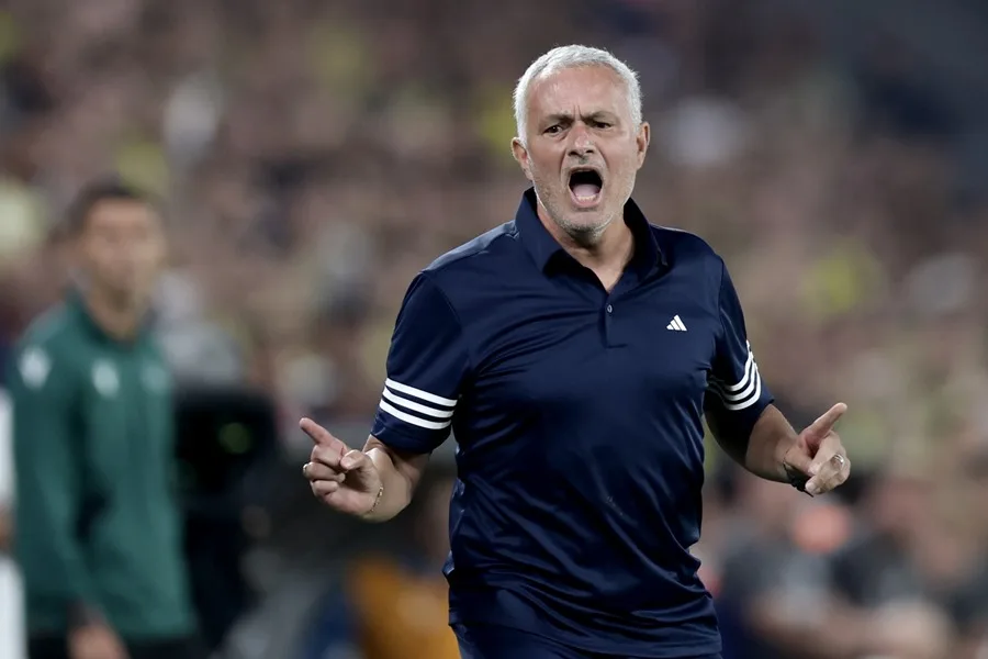 Florentino Pérez anuncia que Mourinho será el entrenador del Real Madrid