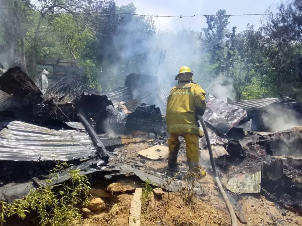 Fuego devastó vivienda popular en Puerto Cabello