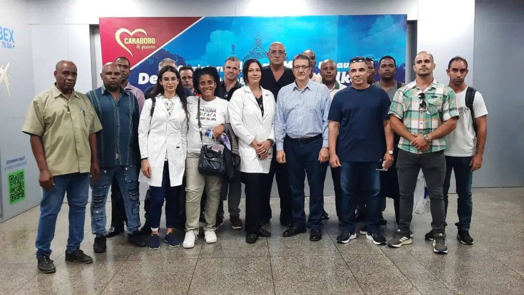 Un segundo grupo de rescatistas cubanos llega a Venezuela