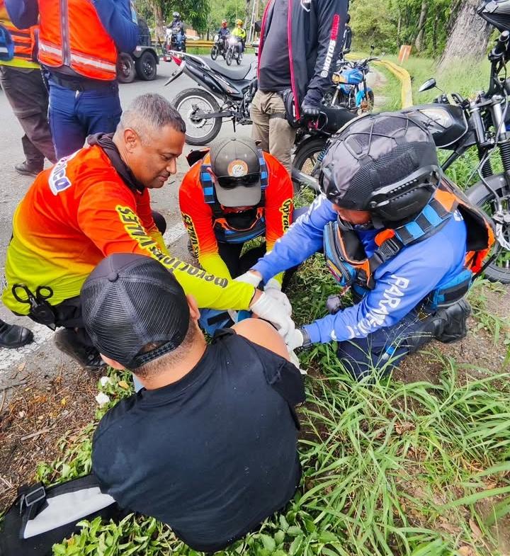 Dos heridos tras derrape de moto en puente Bárbula