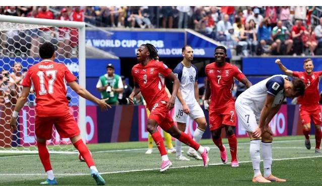 Suiza goleó a Bosnia y se adueñó de la cima del Grupo B