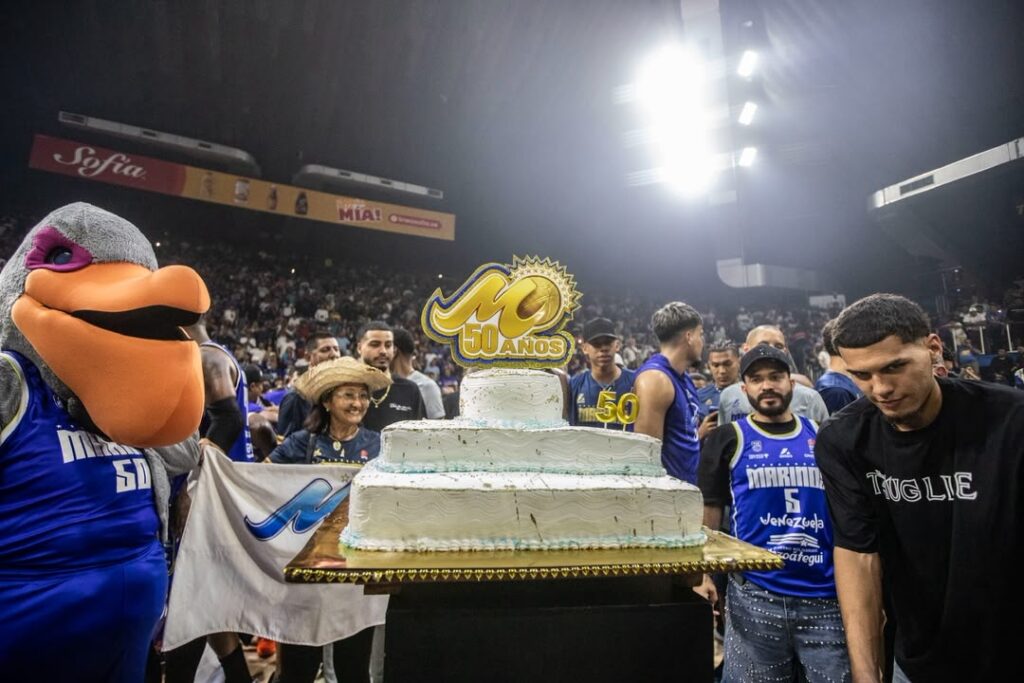 Marinos celebra sus 50 años con victoria sobre Gaiteros