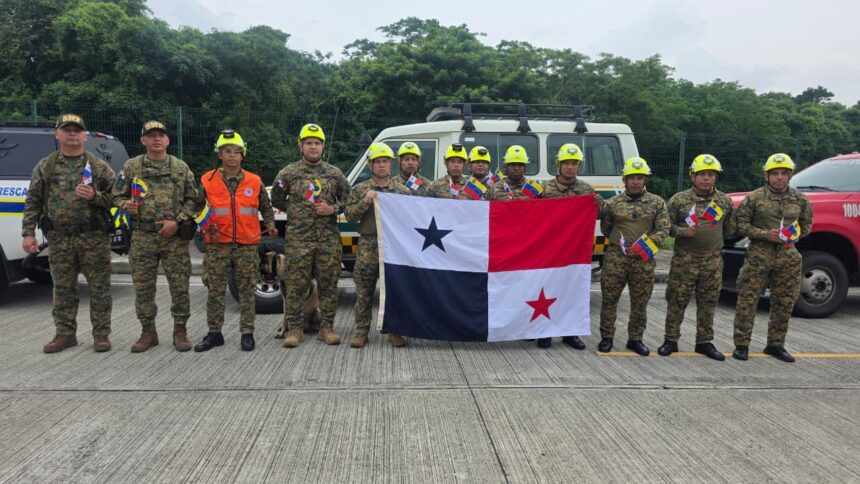 Un equipo élite de 61 rescatistas de Panamá viaja a Venezuela