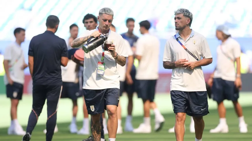 Uruguay se juega la clasificación sin Araújo ni De Arrascaeta