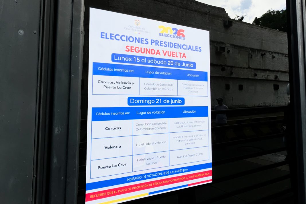 Colombianos votan en Caracas durante segunda vuelta presidencial