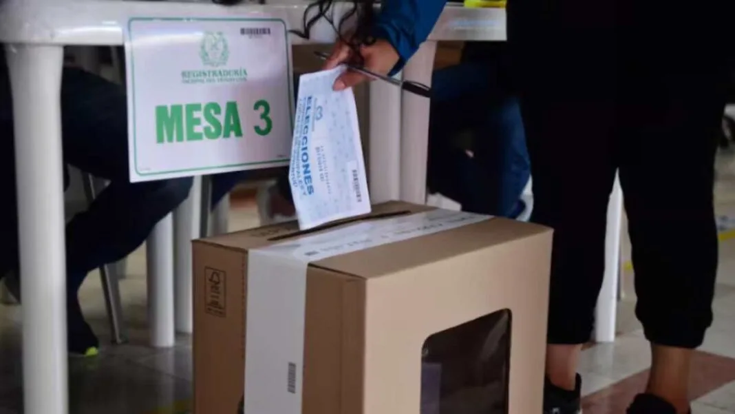 Concluye escrutinio de la primera vuelta presidencial con un 43,7% de votos a favor de la Espriella