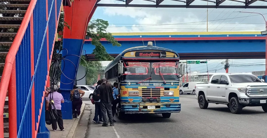 Alza del pasaje urbano causó malestar a los usuarios carabobeños