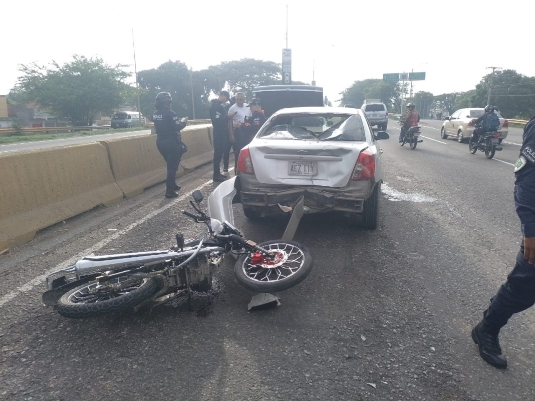 Colisión múltiple en la Autopista del Sur deja dos lesionados