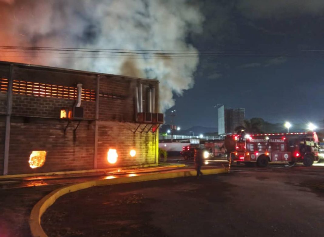 Reportan incendio del bodegón Baraki en Naguanagua