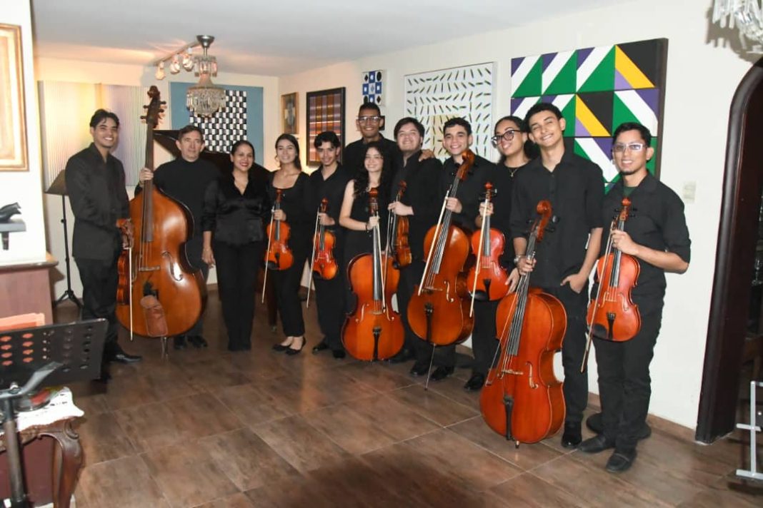 Orquesta de Cámara UC realizará concierto en Galería Universitaria Braulio Salazar