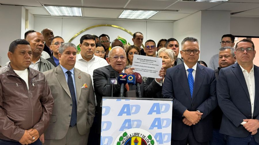 Bernabé Gutiérrez presenta propuesta de Acción Democrática para reforma constitucional