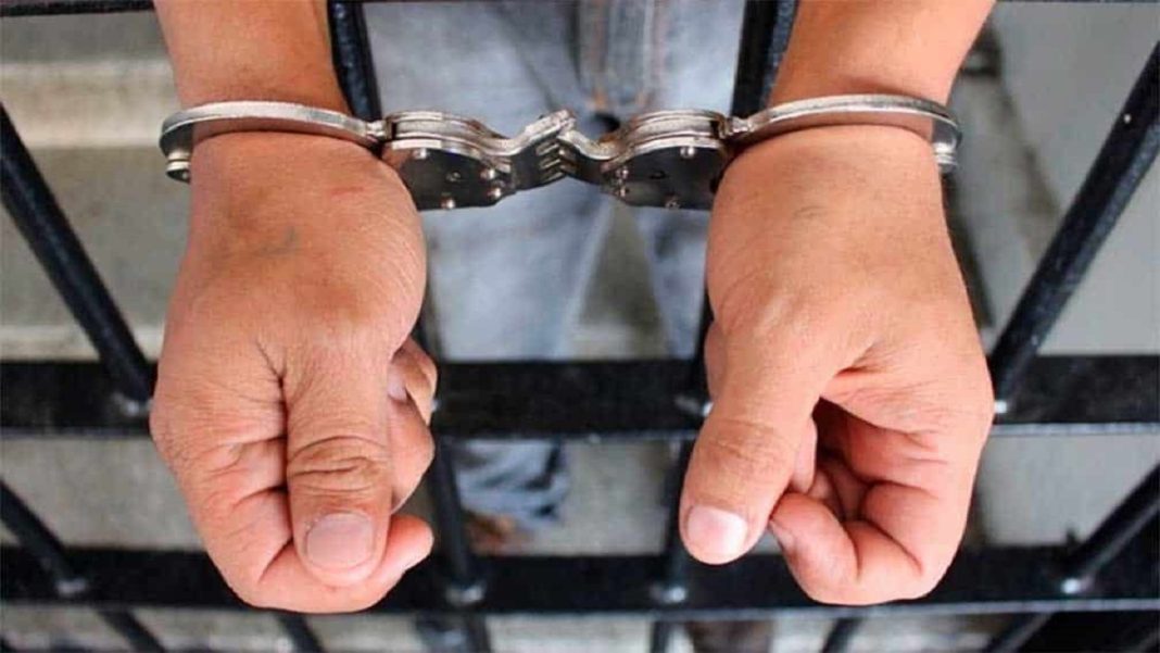 Dos sujetos fueron detenidos por robar y amenazar de muerte a sus víctimas en Valencia