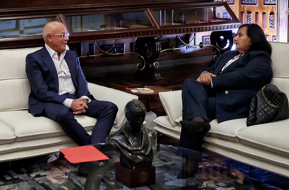 Jorge Rodríguez y Dinorah Figuera dialogaron en pro del 