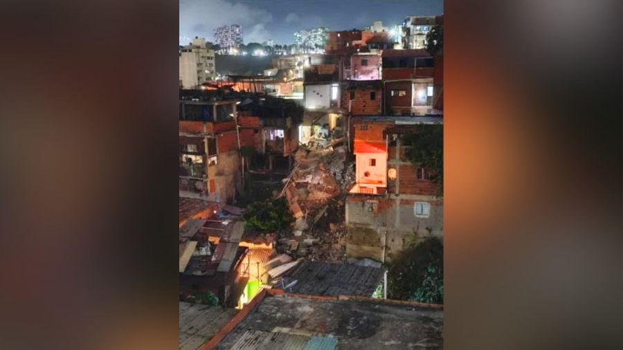 Fuertes lluvias causan el desplome de varias viviendas en el sector Las Tinajitas en Caracas