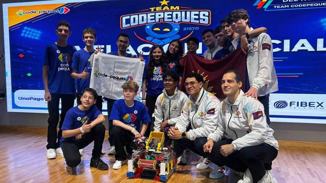 Team Codepeques presentó a Solaris, el robot con el que participarán en la Copa Ka’I