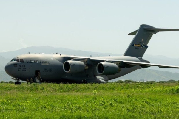 EE UU envía a Venezuela aeronaves militares, buques navales y ayuda de la Fuerza Espacial