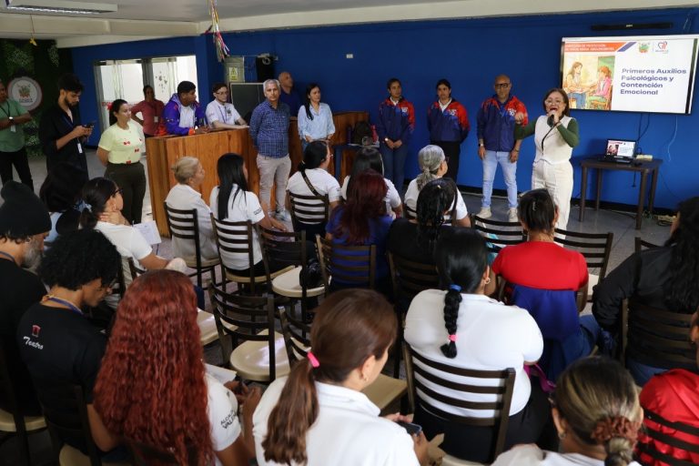 Docentes de Valencia reciben capacitación en primeros auxilios psicológicos