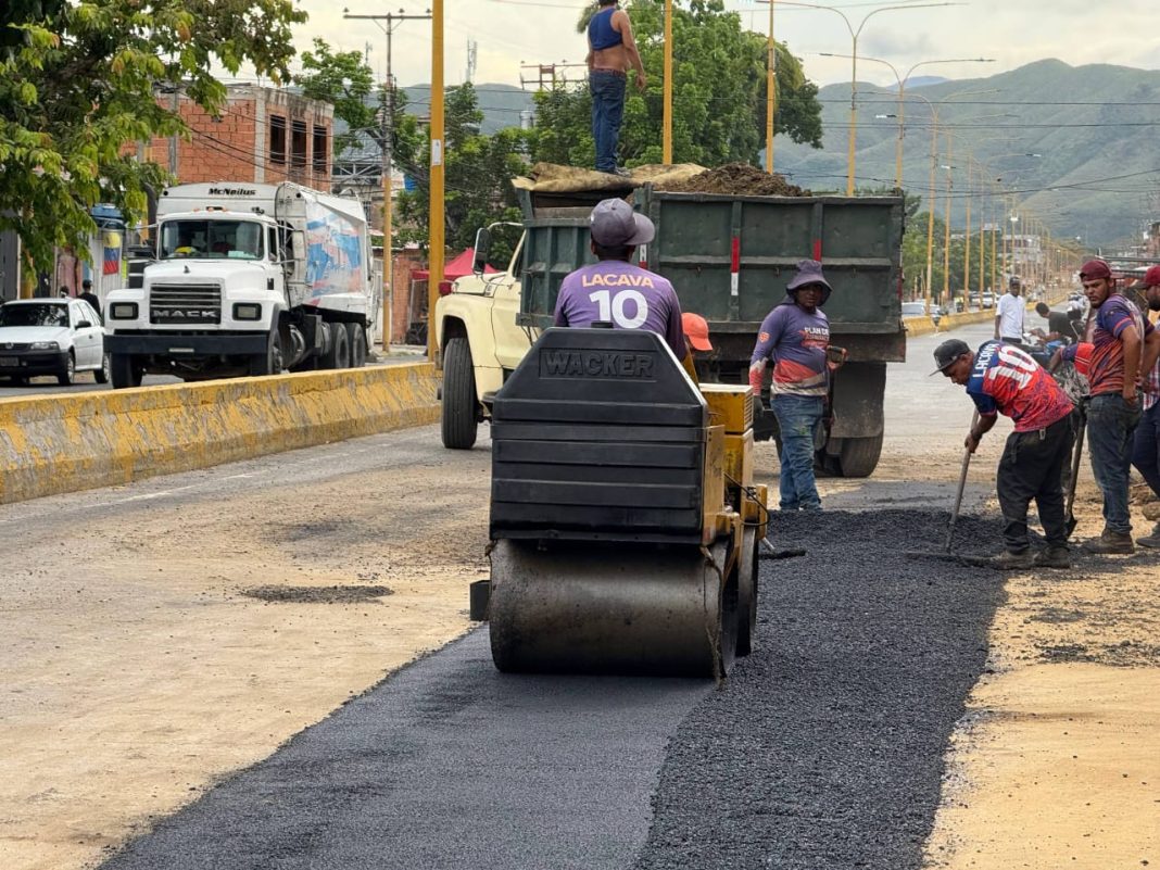 Realizan trabajos de recuperación en la Av. Enrique Tejera