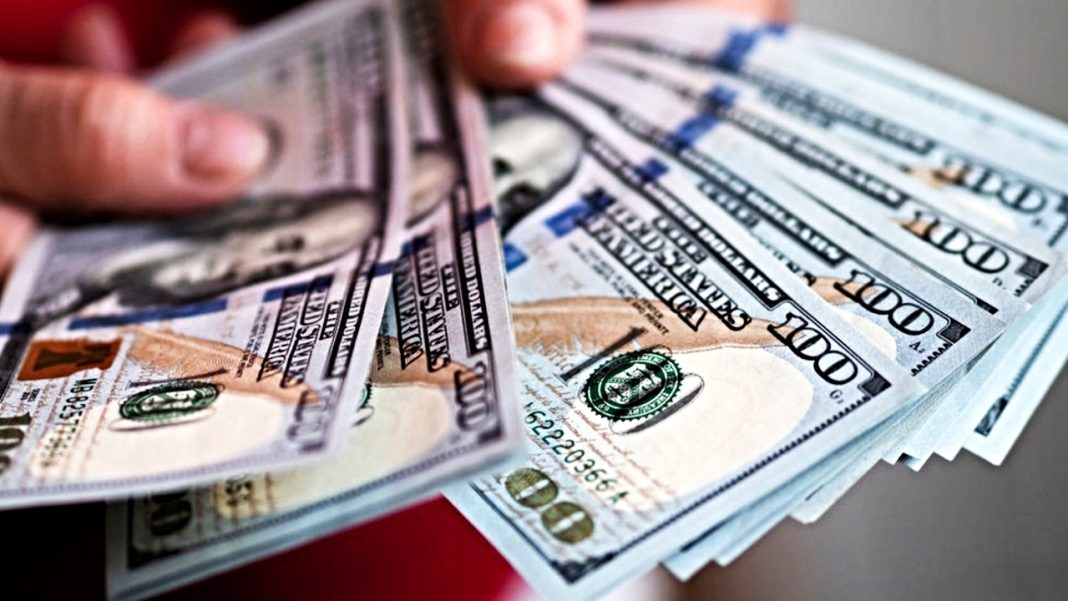 Llegan a Venezuela las primeras remesas de dólares en efectivo