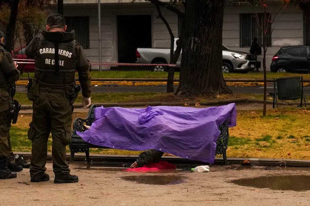 Suben a 10 los fallecidos por temporales en Chile y más de 100.000 personas siguen aisladas