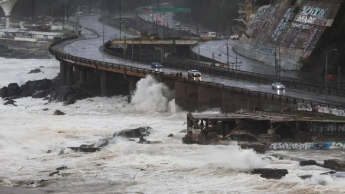 Al menos cinco fallecidos y más de 2 mil damnificados por lluvias en Chile
